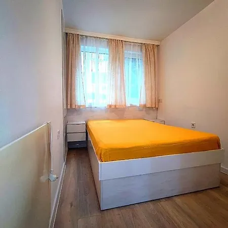 мелани Varna